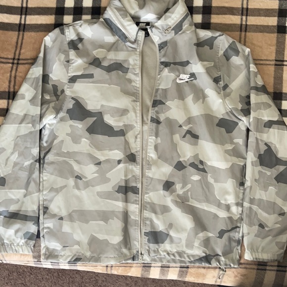 Nike Windbreaker camo edition - Picture 1 of 3